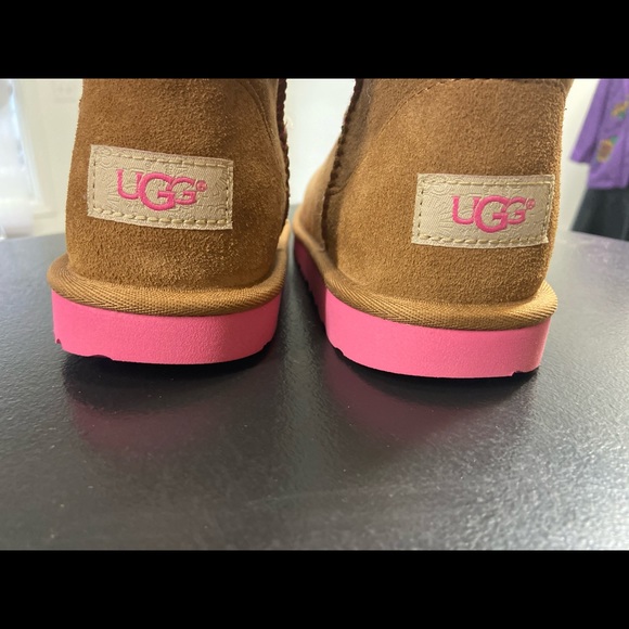 New out of box UGGS - Picture 1 of 6